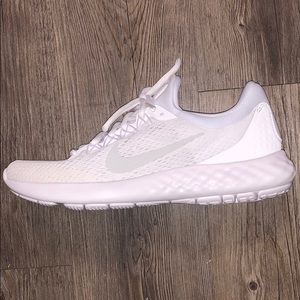 Brand new/ never worn white nike tennis shoes